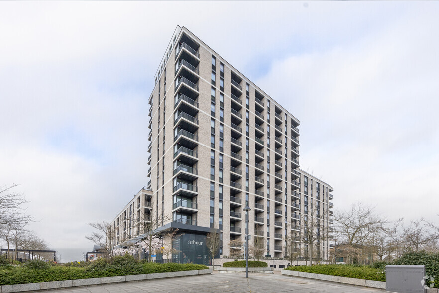 299 Silbury Blvd, Milton Keynes à louer - Photo principale – Image 1 sur 2