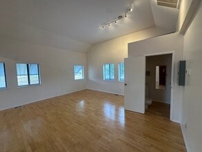 10052 Alta Sierra Dr, Grass Valley, CA à louer Photo intérieure– Image 2 sur 8