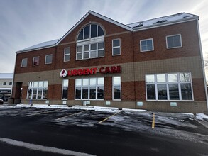 3280-3300 Washtenaw Ave, Ann Arbor, MI à louer Photo de l’immeuble– Image 2 sur 4