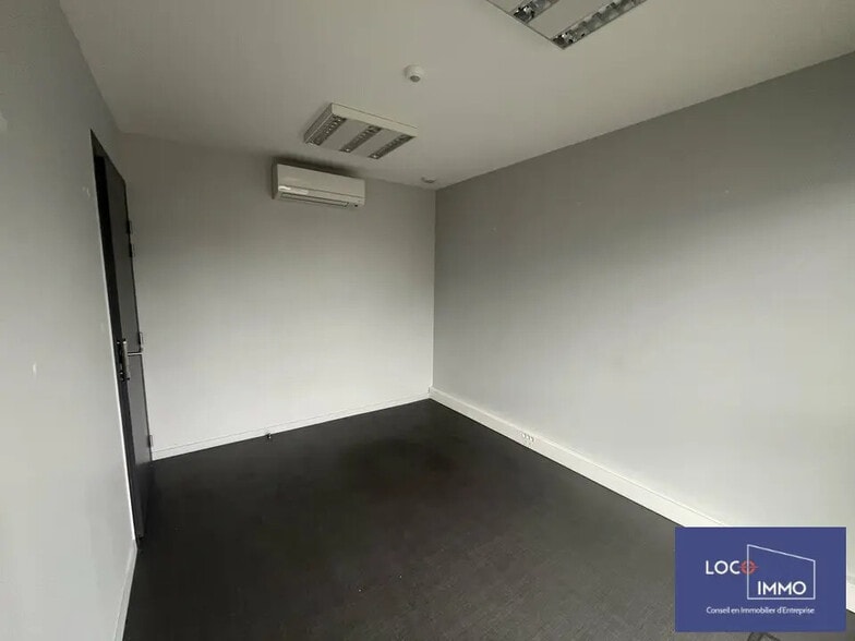 Local d’activités dans Tresses à louer - Photo intérieure – Image 3 sur 11