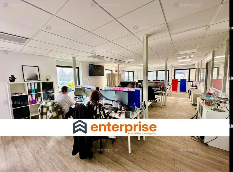 Bureau dans Boves à louer - Photo de l’immeuble – Image 1 sur 6