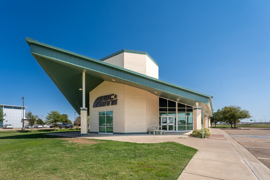 4656 N Loop 289, Lubbock, TX à vendre - Photo de l’immeuble – Image 3 sur 14