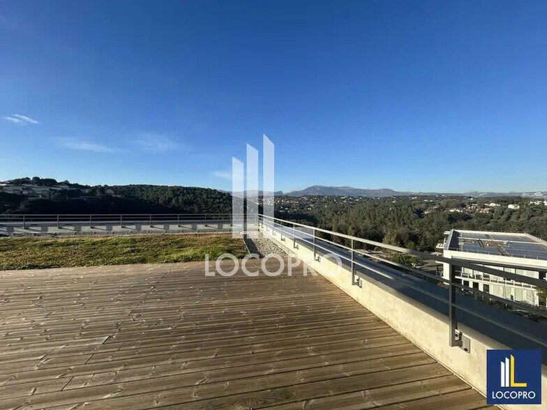 Bureau dans SOPHIA ANTIPOLIS à louer - Photo de l’immeuble – Image 3 sur 12