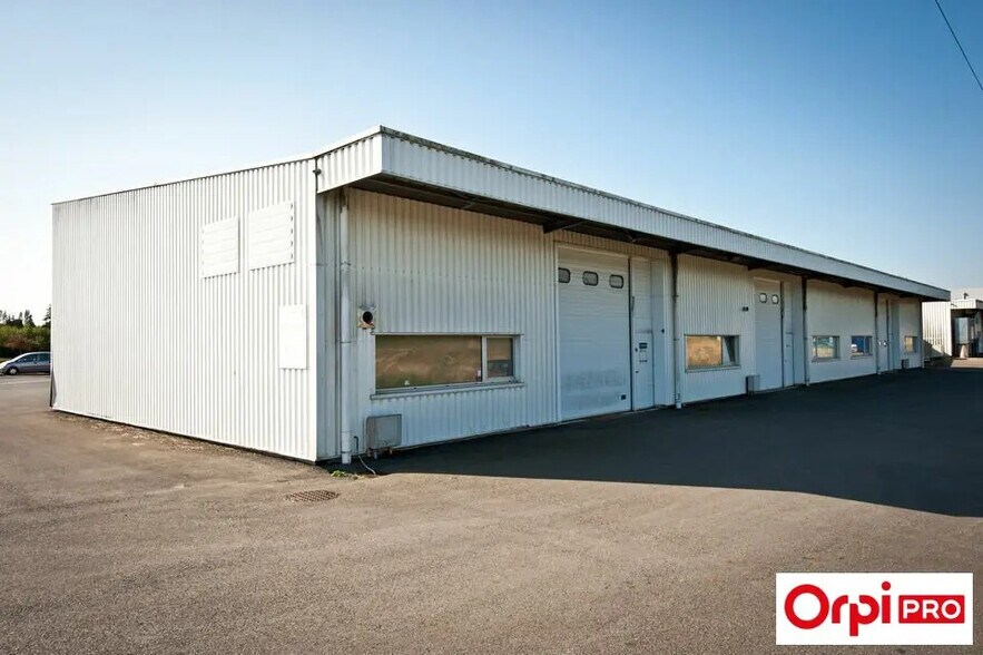 Local d’activités dans Trégueux à louer - Photo de l’immeuble – Image 2 sur 4