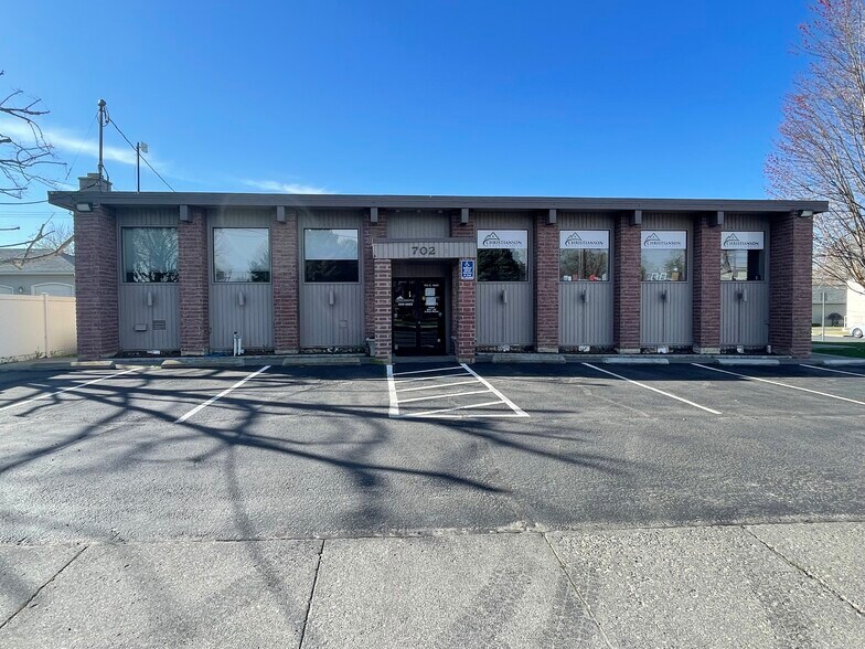 702 E Main St, Hermiston, OR à vendre - Photo de l’immeuble – Image 3 sur 17