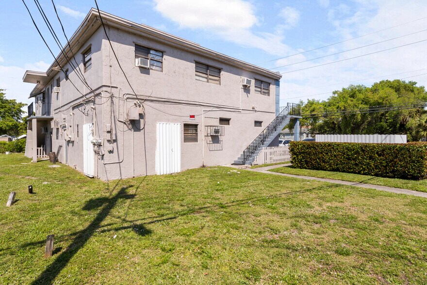 602-608 NW 1st St, Dania, FL à vendre - Photo de l’immeuble – Image 2 sur 19