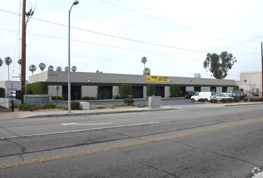 15235 Brand Blvd, Mission Hills, CA à louer - Photo principale – Image 1 sur 4