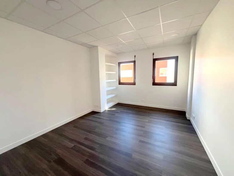 Bureau dans Viroflay à louer - Photo de l’immeuble – Image 3 sur 15