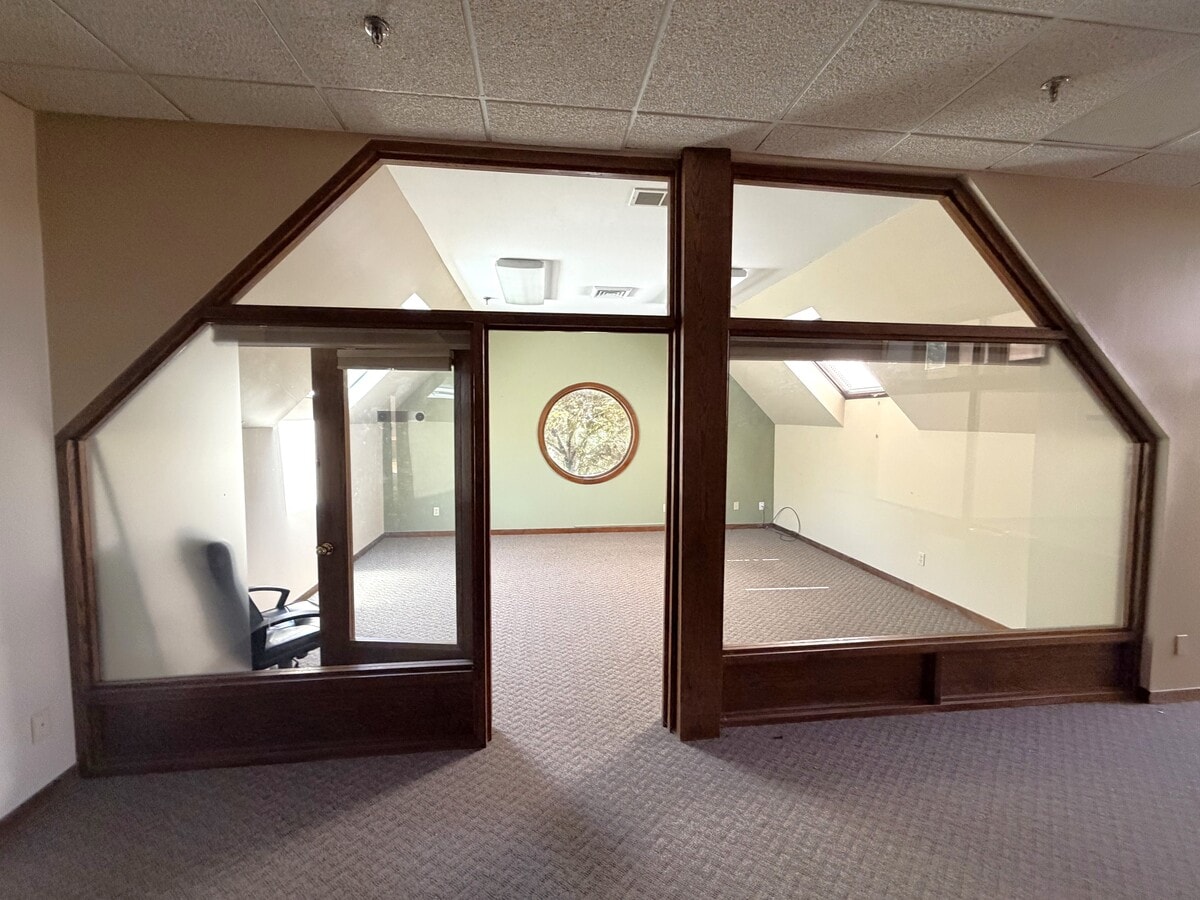 51 Sherman Hill Rd, Woodbury, CT 06798 - Lot A203 - - Photo intérieure - Image 1 of 5