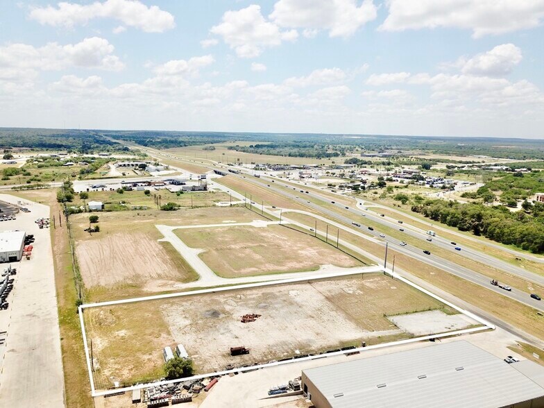 TBD Interstate 37 Frontage Road, Elmendorf, TX à vendre - Photo de l’immeuble – Image 2 sur 12