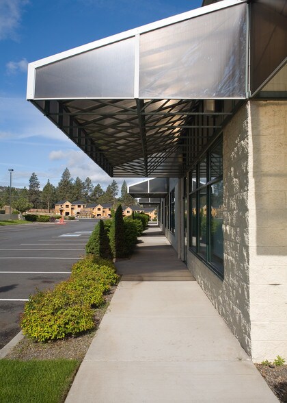 20300 Empire Ave, Bend, OR à louer - Photo de l’immeuble – Image 2 sur 8