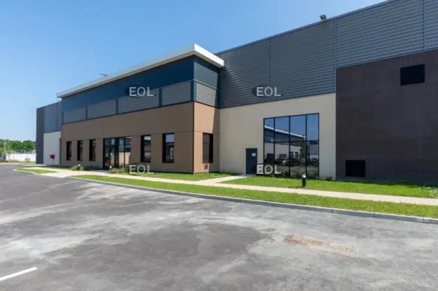 Local d’activités dans Sucy-en-Brie à louer - Photo de l’immeuble – Image 1 sur 22