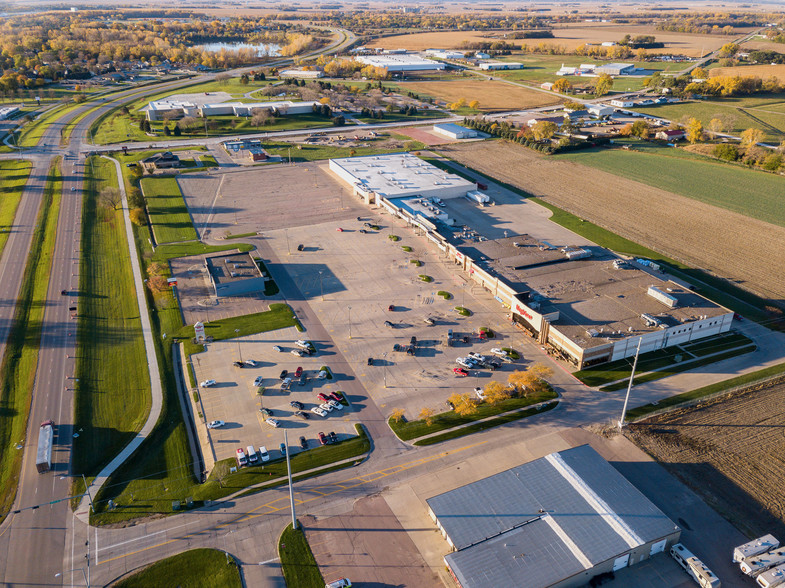 2601 Cornhusker Dr, South Sioux City, NE à louer - Photo de l’immeuble – Image 1 sur 11
