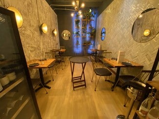 Plus de détails pour Local commercial à louer