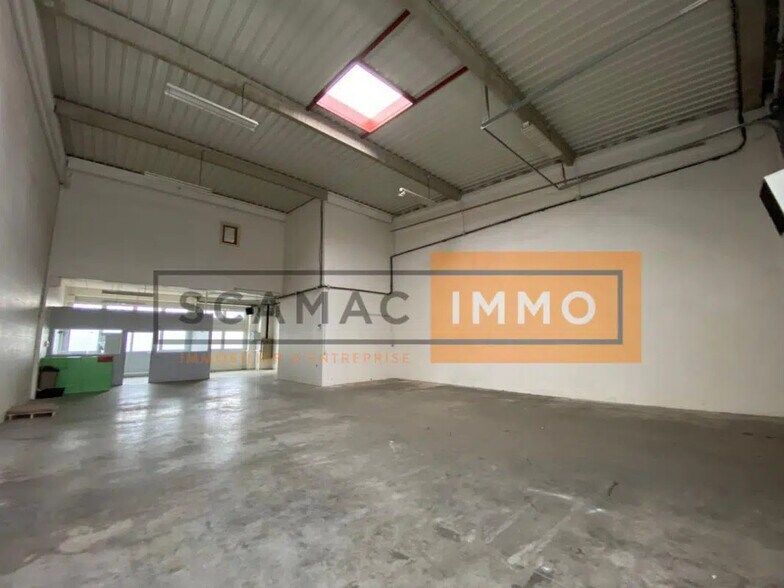 Industriel/Logistique dans Vitry-sur-Seine à louer - Photo de l’immeuble – Image 1 sur 4