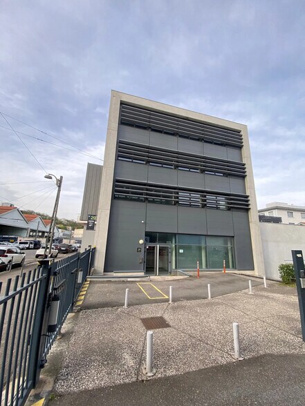 Bureau dans Lyon à louer - Photo de l’immeuble – Image 1 sur 3