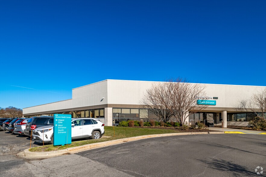 2000 E Layton Ave, Milwaukee, WI à louer - Photo principale – Image 1 sur 4