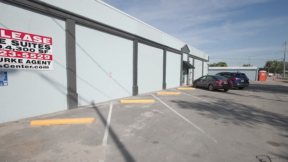817 Manatee Ave W, Bradenton, FL à louer - Vidéo sur l’annonce professionnelle – Image 2 sur 21