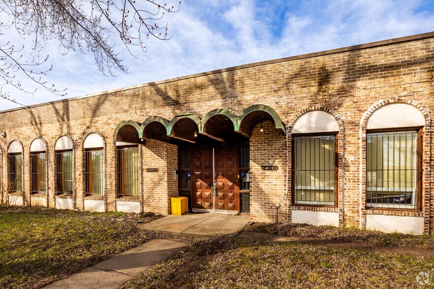 12300 Boul Albert-Hudon, Montréal, QC à louer - Photo de l’immeuble – Image 1 sur 24