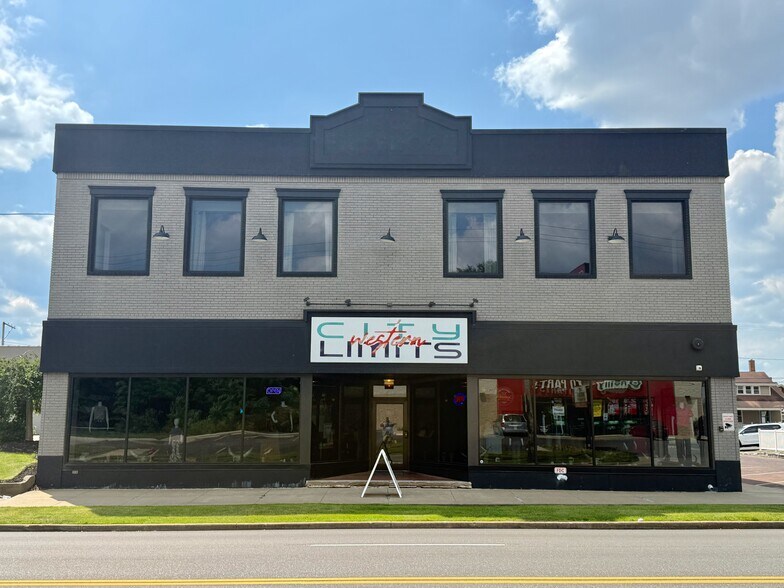641 Lincoln Way W, Massillon, OH à louer - Photo de l’immeuble – Image 3 sur 37