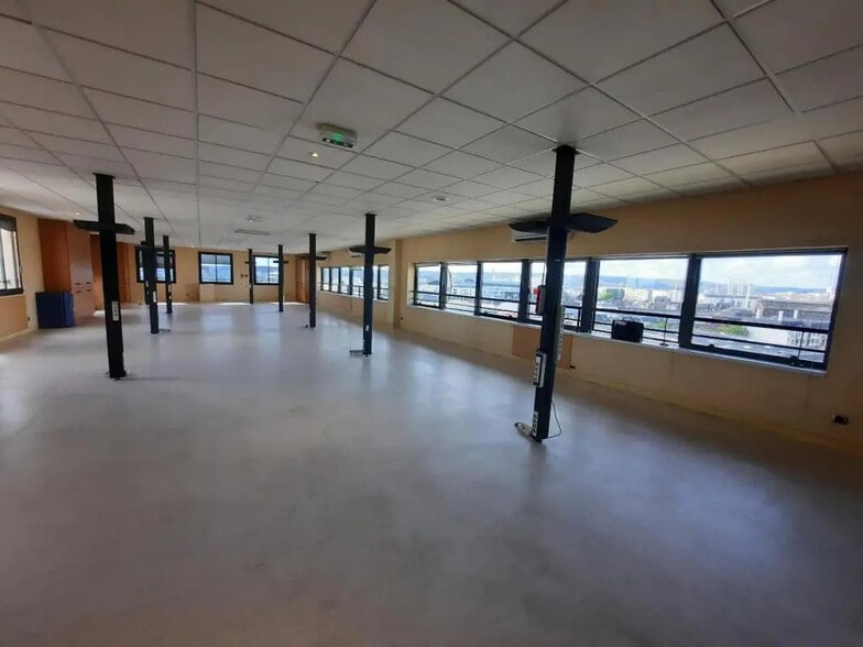 Bureau dans Rouen à louer - Photo de l’immeuble – Image 2 sur 16