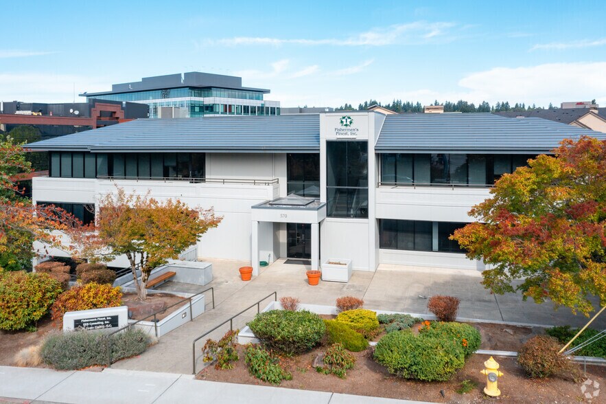 570 Kirkland Way, Kirkland, WA à louer - Photo principale – Image 1 sur 4