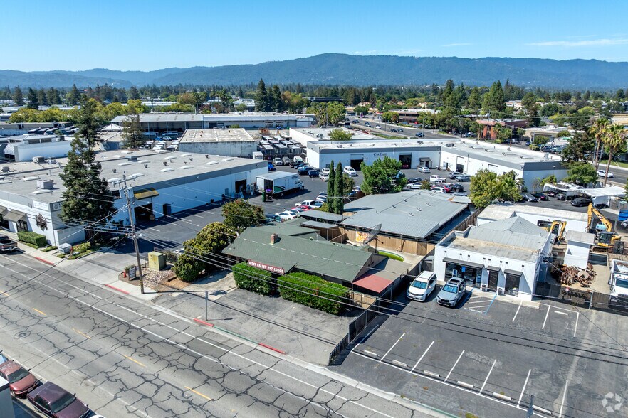 1063 Dell Ave, Campbell, CA à vendre - Aérien – Image 2 sur 3