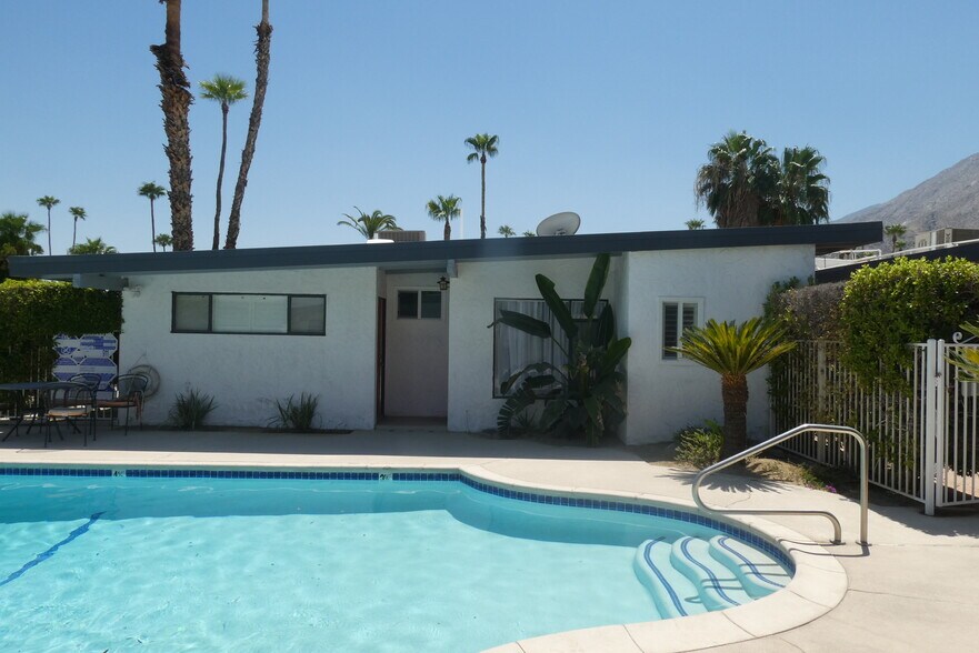 222 W Via Sol, Palm Springs, CA à vendre - Photo de l’immeuble – Image 2 sur 5