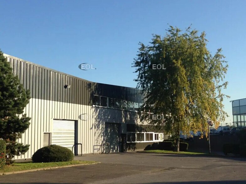 Local d’activités dans Massy à louer - Photo de l’immeuble – Image 1 sur 7