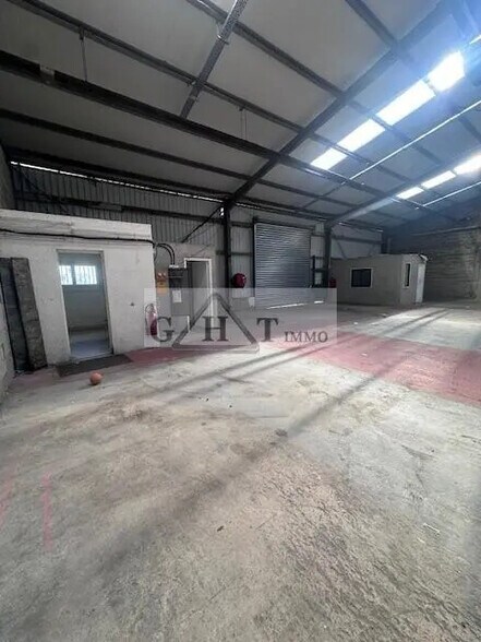 Bureau dans Servon à louer - Photo de l’immeuble – Image 3 sur 4