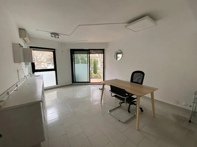 Plus de détails pour Bureau à louer