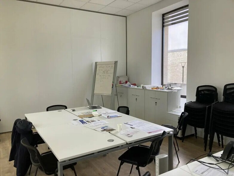 Bureau dans Bordeaux à louer - Photo de l’immeuble – Image 2 sur 13