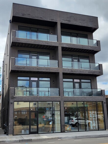 2351 W North Ave, Chicago, IL à louer - Photo de l’immeuble – Image 2 sur 7