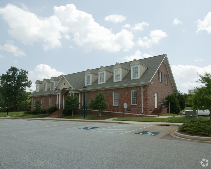 1 Caledon Ct, Greenville, SC à louer - Photo de l’immeuble – Image 2 sur 6