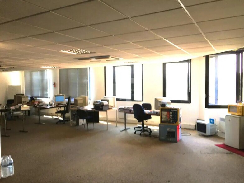 Bureau dans Évry-Courcouronnes à louer - Photo de l’immeuble – Image 2 sur 4