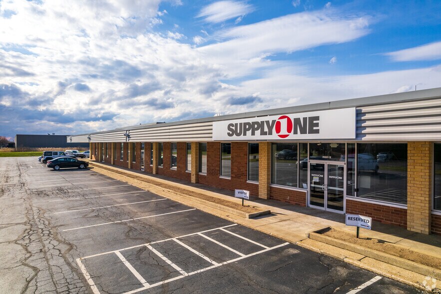 26801 Fargo Ave, Bedford Heights, OH à louer - Photo principale – Image 1 sur 6