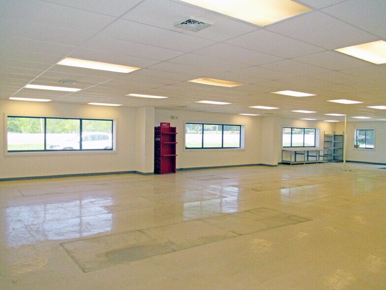 165 Industrial Dr, Dover, NH à louer - Photo de l’immeuble – Image 3 sur 6
