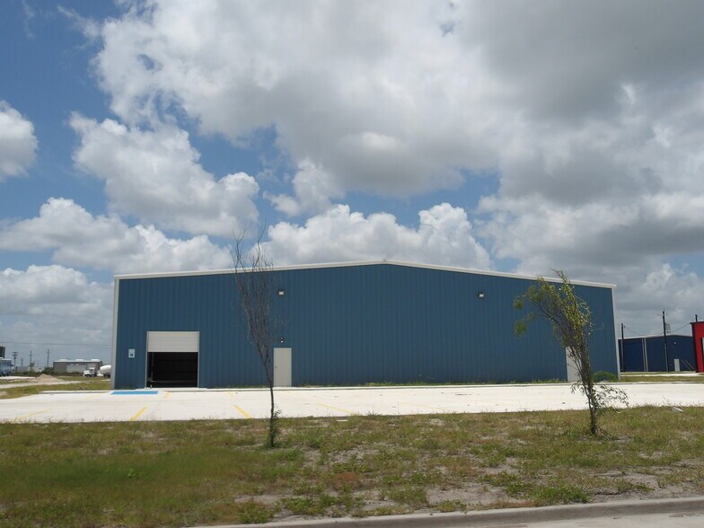 2995 Indiana ave, Brownsville, TX à louer - Photo de l’immeuble – Image 1 sur 42
