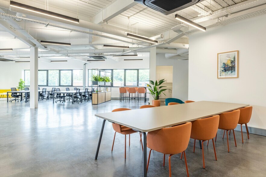 242 Acklam Rd, Londres à louer - Photo de l’immeuble – Image 3 sur 9