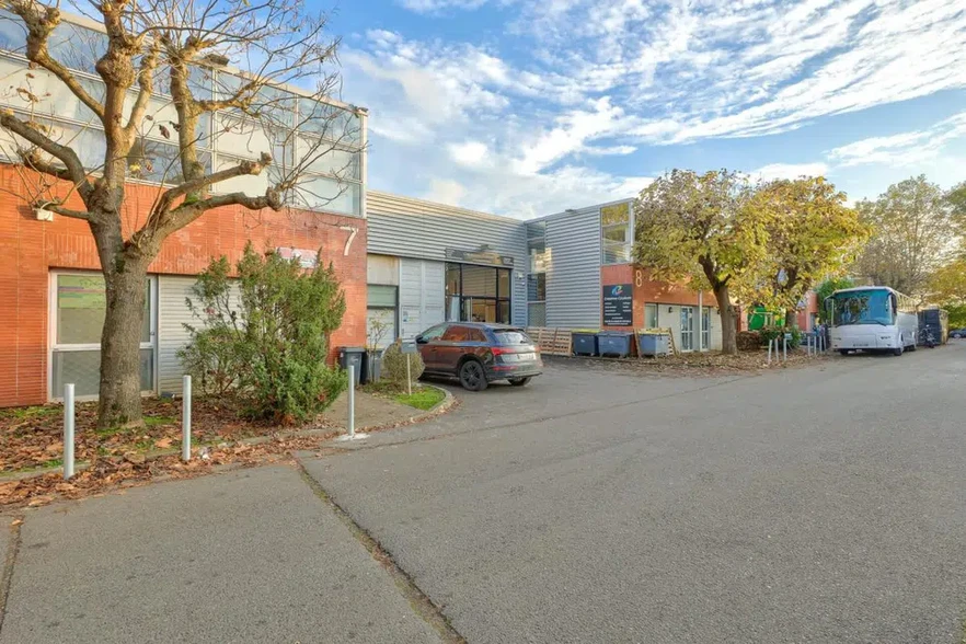 Avenue Pierre Salvi, Gonesse à louer - Photo de l’immeuble – Image 2 sur 2