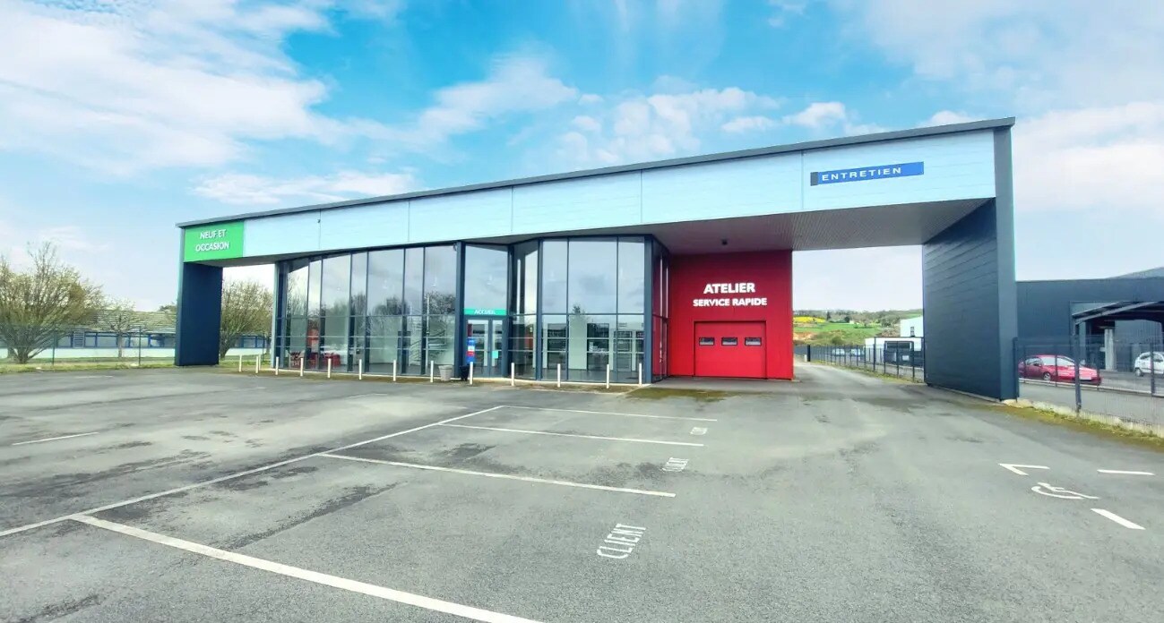 Local commercial dans ANTRAN à louer Photo de l’immeuble– Image 1 sur 9