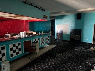 Plus de détails pour 208 Wolf River Plz, New London, WI - Sports et loisirs à vendre