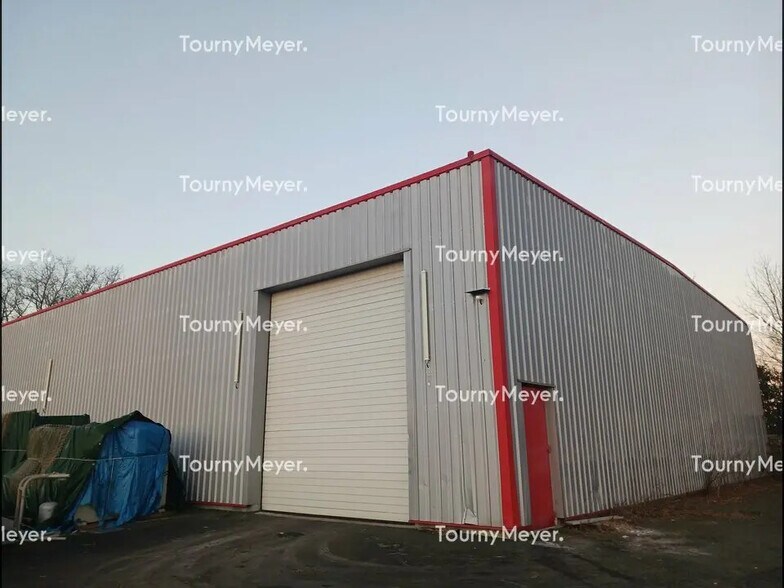 Local d’activités dans Aigrefeuille-sur-Maine à louer - Photo de l’immeuble – Image 1 sur 3