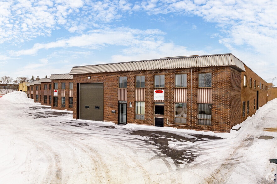6880 Boul Couture, Montréal, QC à louer - Photo principale – Image 1 sur 4