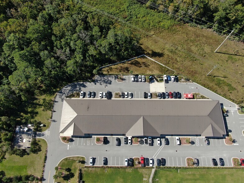 2050 St Johns Pky, Saint Johns, FL à louer - Photo de l’immeuble – Image 2 sur 16