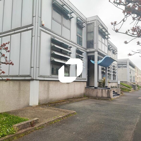 25-27 Rue Magellan, Sucy-en-Brie à louer - Photo de l’immeuble – Image 1 sur 9