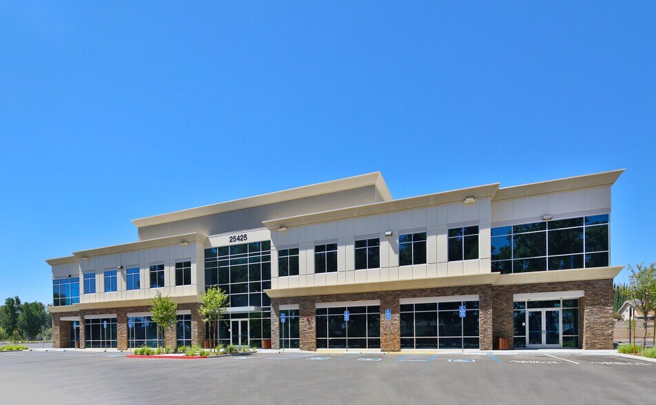 25425 Orchard Village Rd, Santa Clarita, CA à vendre - Photo de l’immeuble – Image 1 sur 68