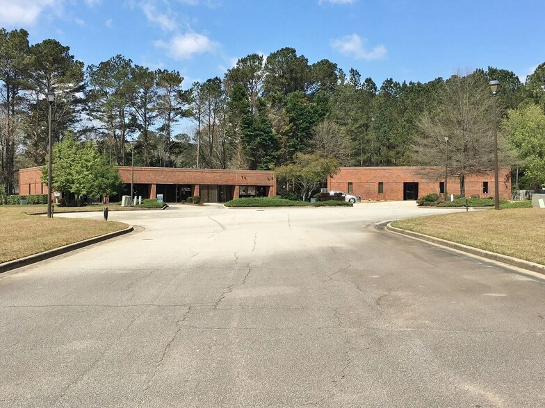 120 Commerce Cir, Fayetteville, GA à vendre - Photo de l’immeuble – Image 2 sur 17