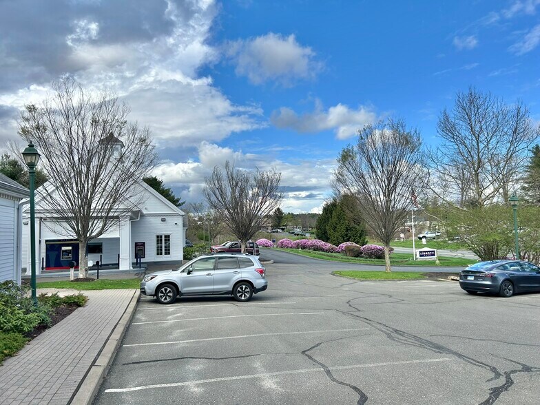 33 Dale Rd, Avon, CT à louer - Photo intérieure – Image 3 sur 16