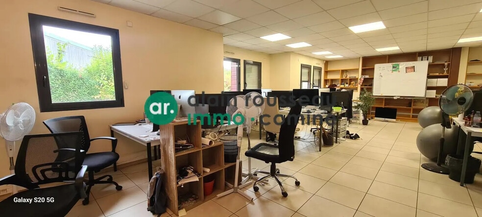Bureau dans Écouflant à louer - Photo de l’immeuble – Image 3 sur 3
